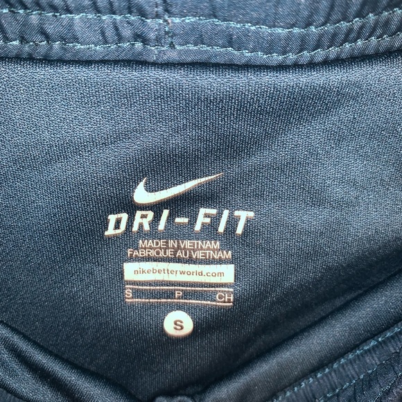 Nike running shorts - Picture 3 of 3